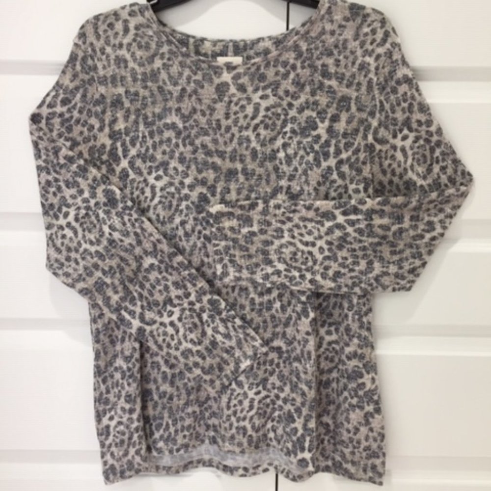 Chico's leopard long sleeve pull over sweater
